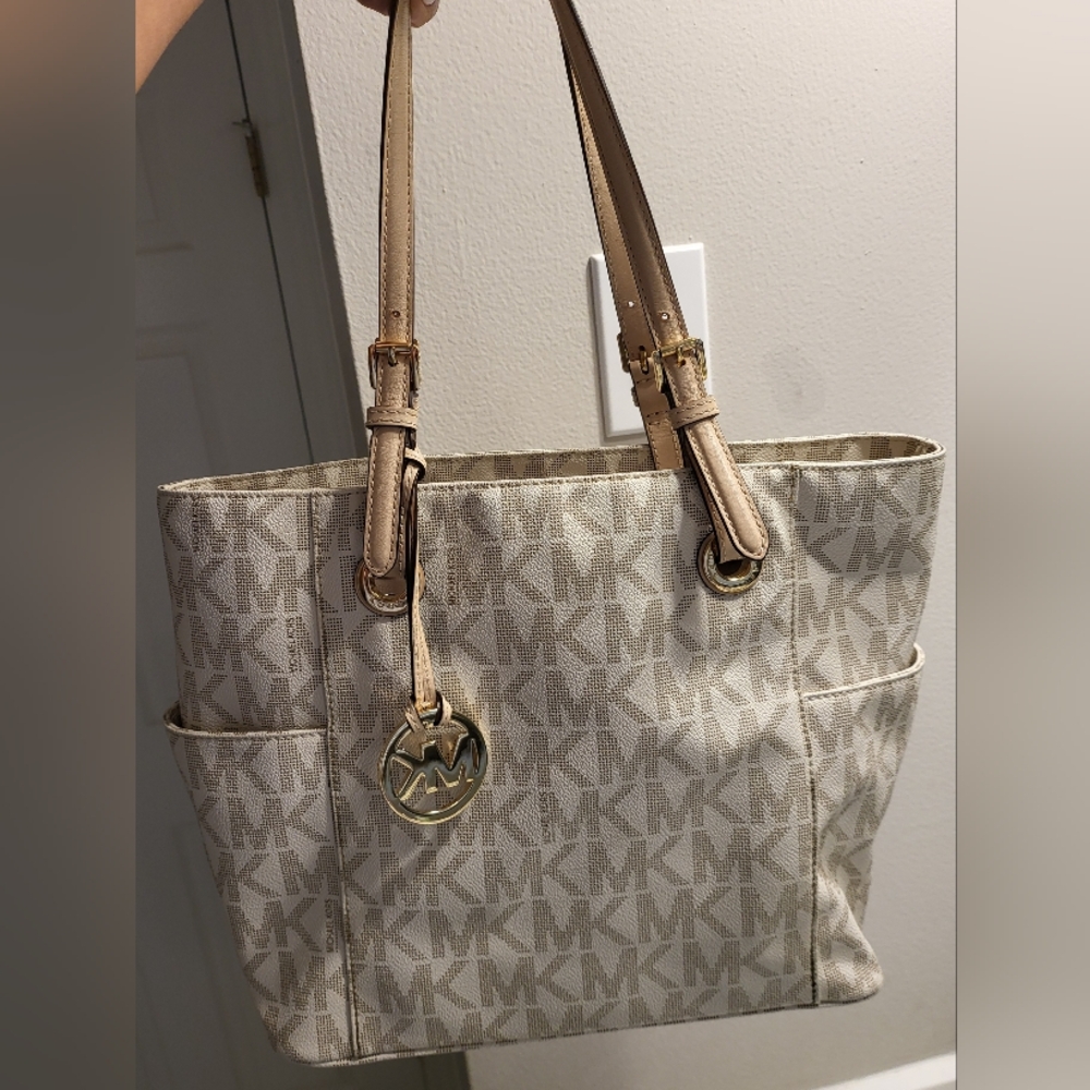 MICHAEL KORS SHOULDER BAG, GREAT CONDITION